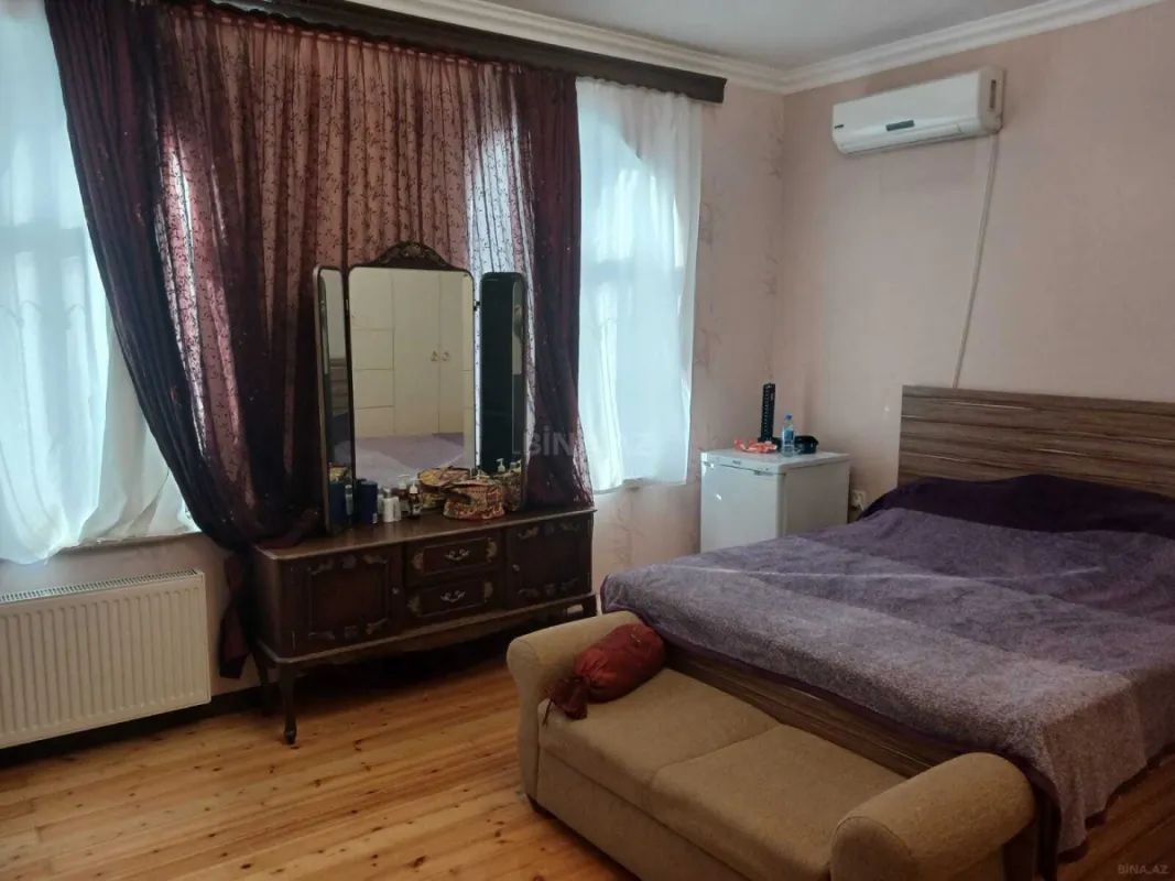 Satılır 5 otaqlı həyət evi 240 m²