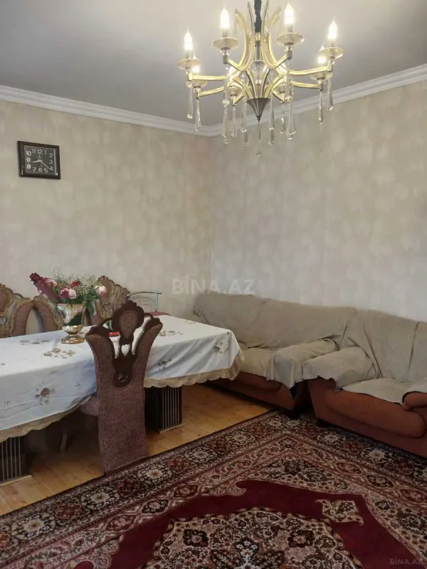 Satılır 5 otaqlı həyət evi 240 m²