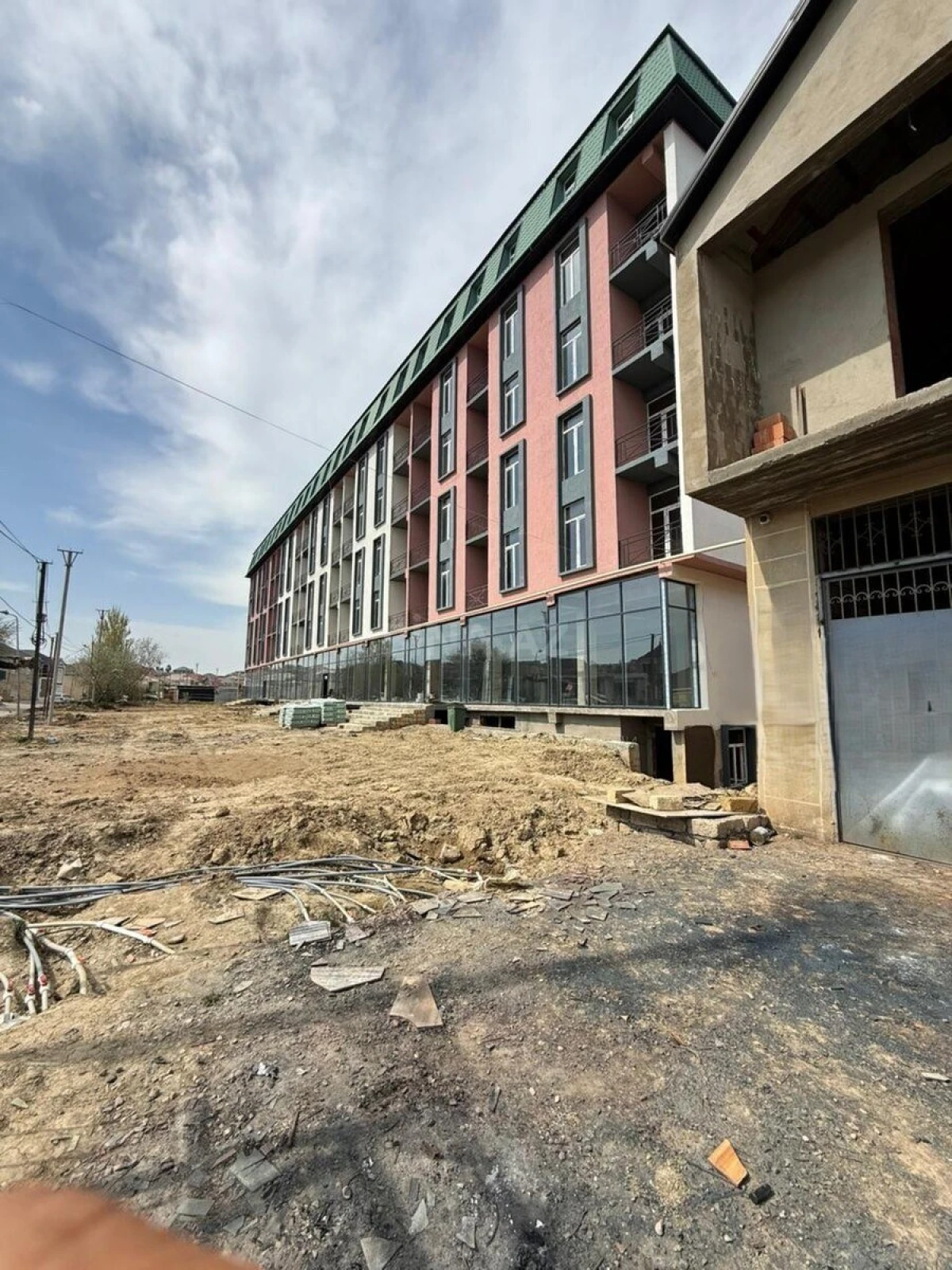 Satılır obyekt 210 m²