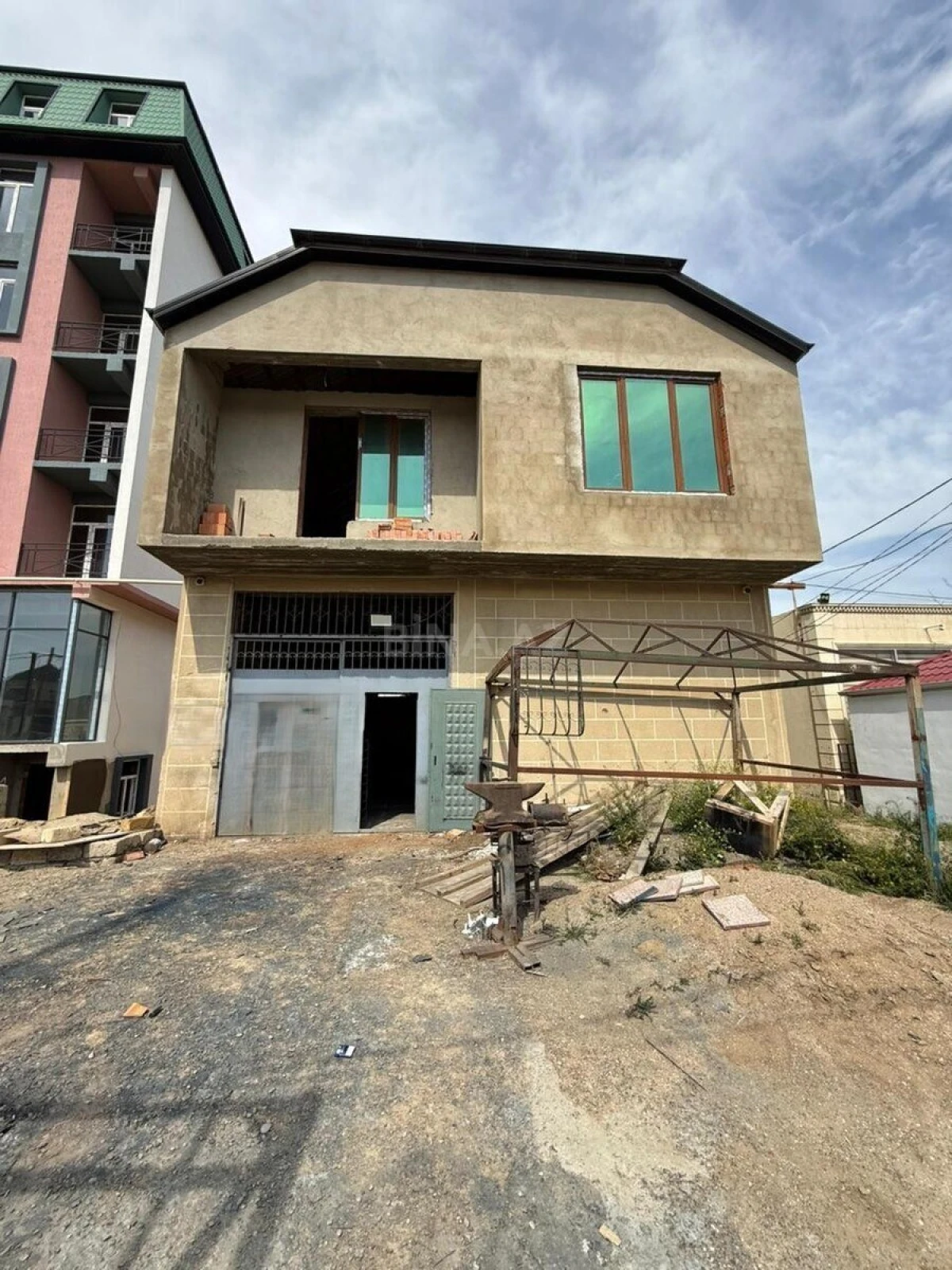 Satılır obyekt 210 m²