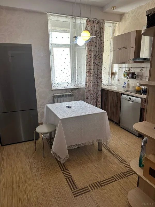Satılır 4 otaqlı mənzil 130 m²