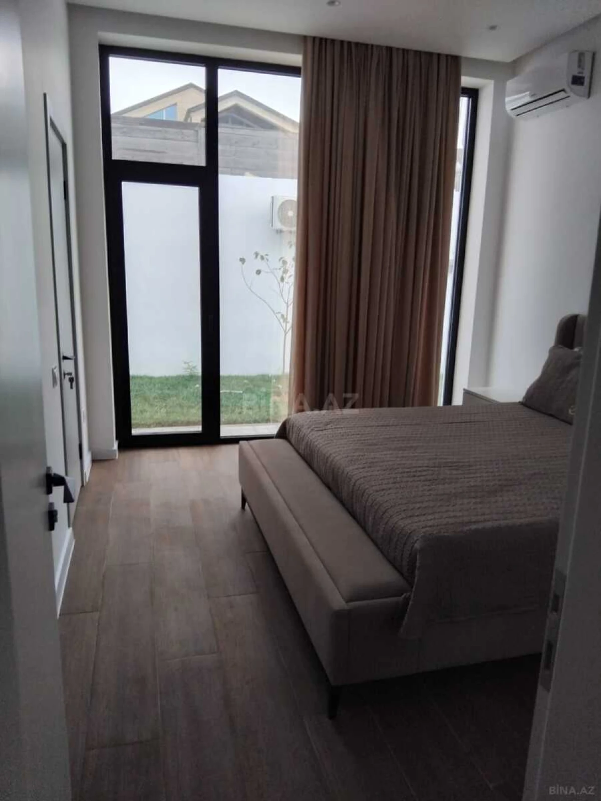 Kirayə verilir 5 otaqlı həyət evi 250 m²