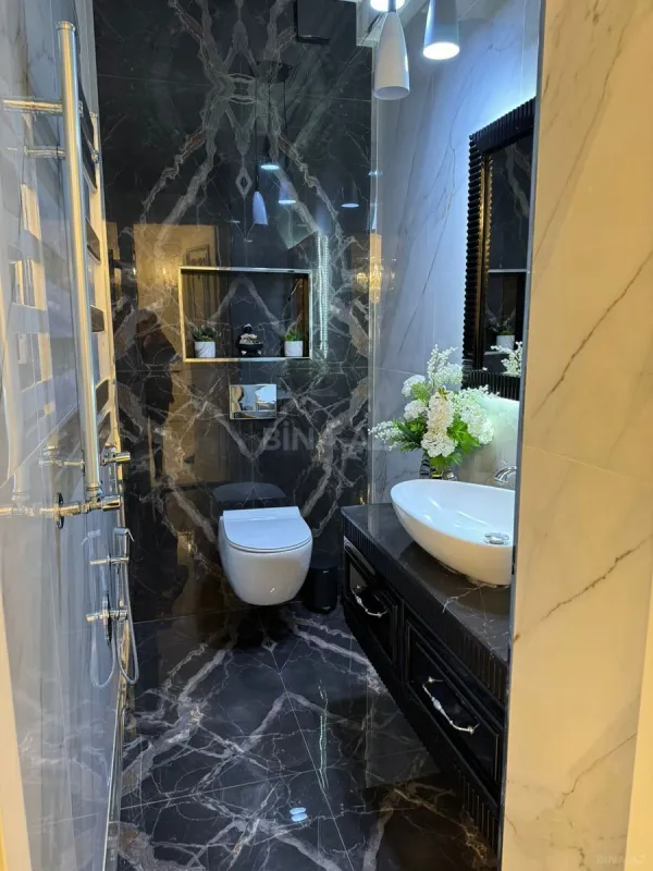 Satılır 4 otaqlı mənzil 181 m²