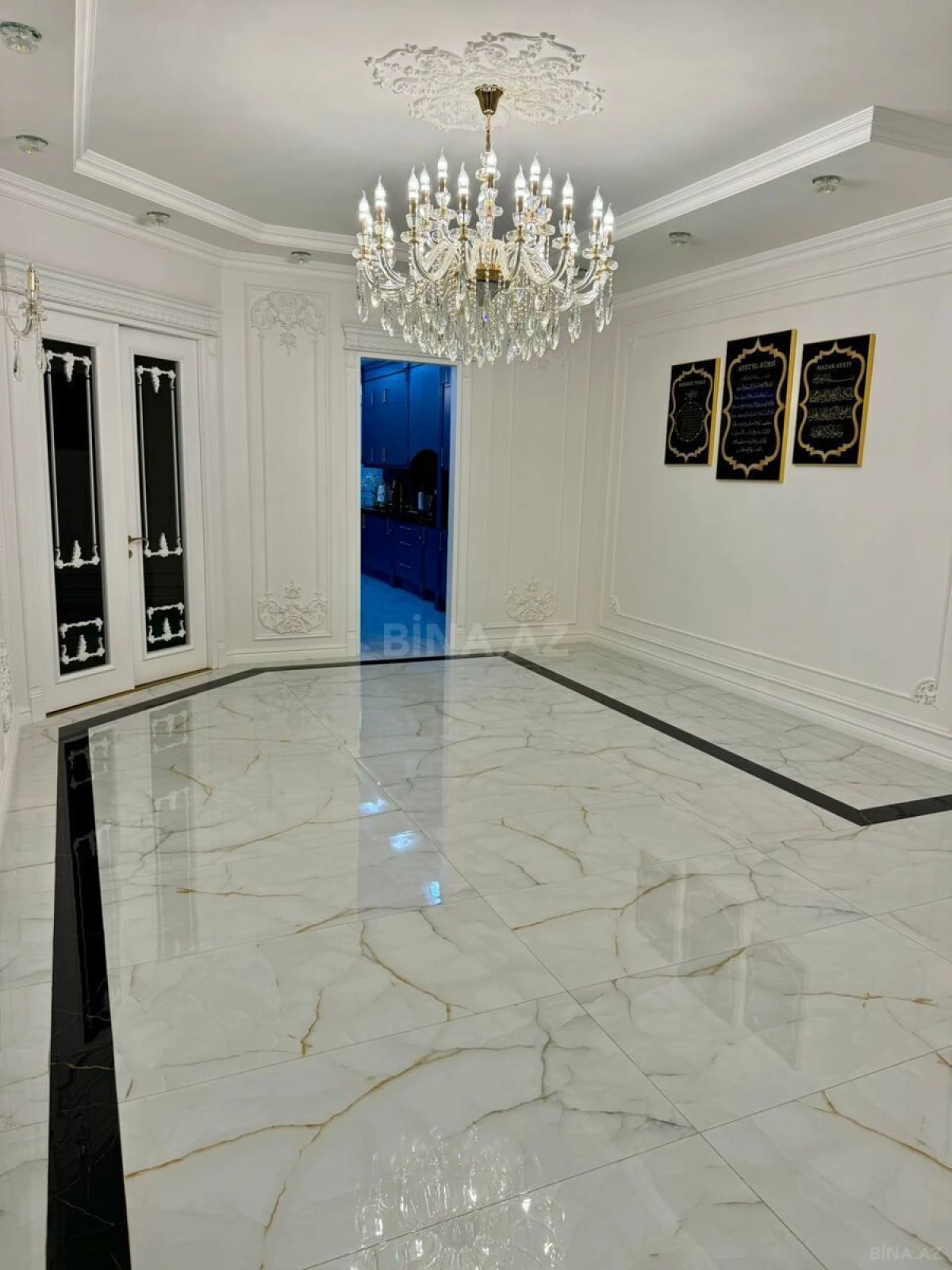 Satılır 4 otaqlı mənzil 181 m²