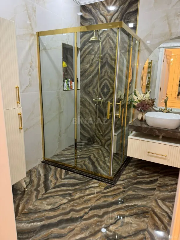 Satılır 4 otaqlı mənzil 181 m²