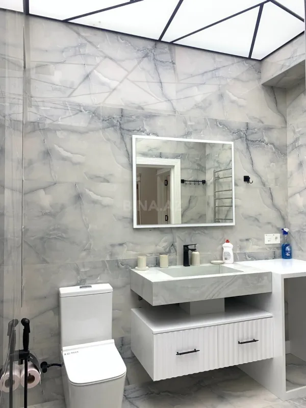 Satılır 4 otaqlı mənzil 120 m²