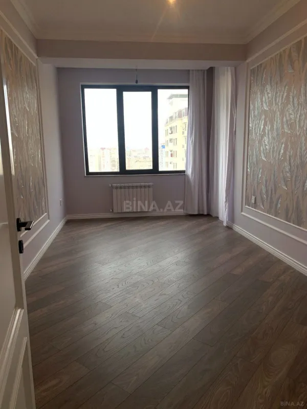 Satılır 4 otaqlı mənzil 120 m²