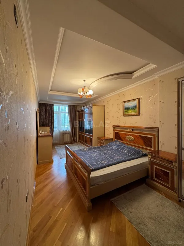 Kirayə verilir 3 otaqlı mənzil 135 m²