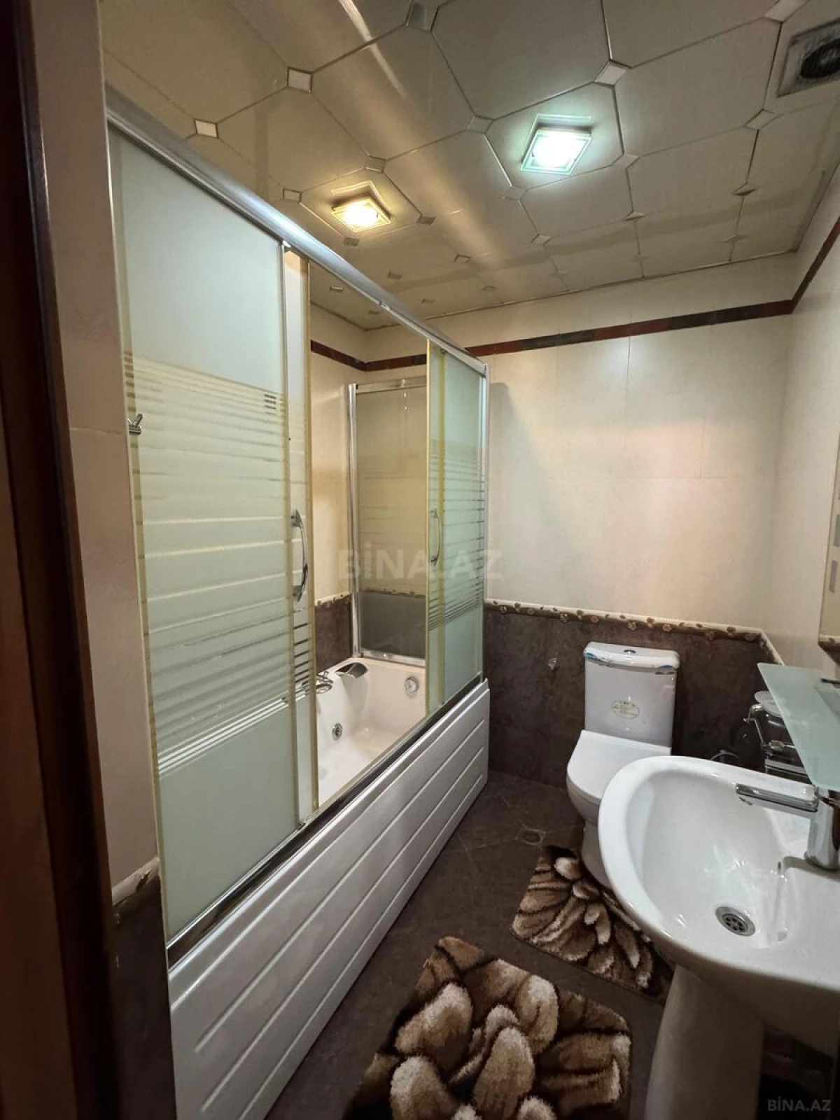 Kirayə verilir 3 otaqlı mənzil 135 m²