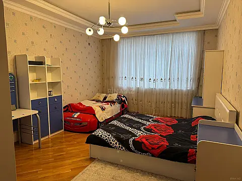 Kirayə verilir 3 otaqlı mənzil 135 m²