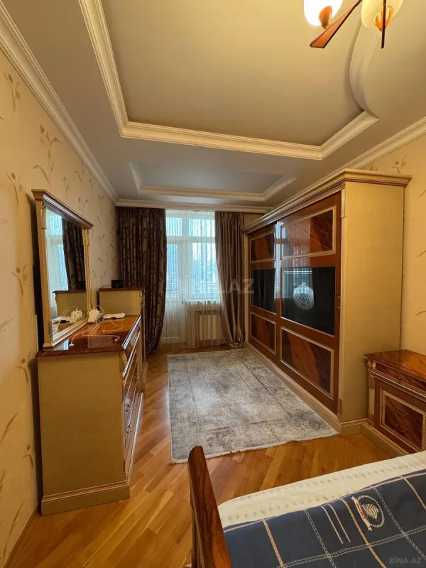 Kirayə verilir 3 otaqlı mənzil 135 m²