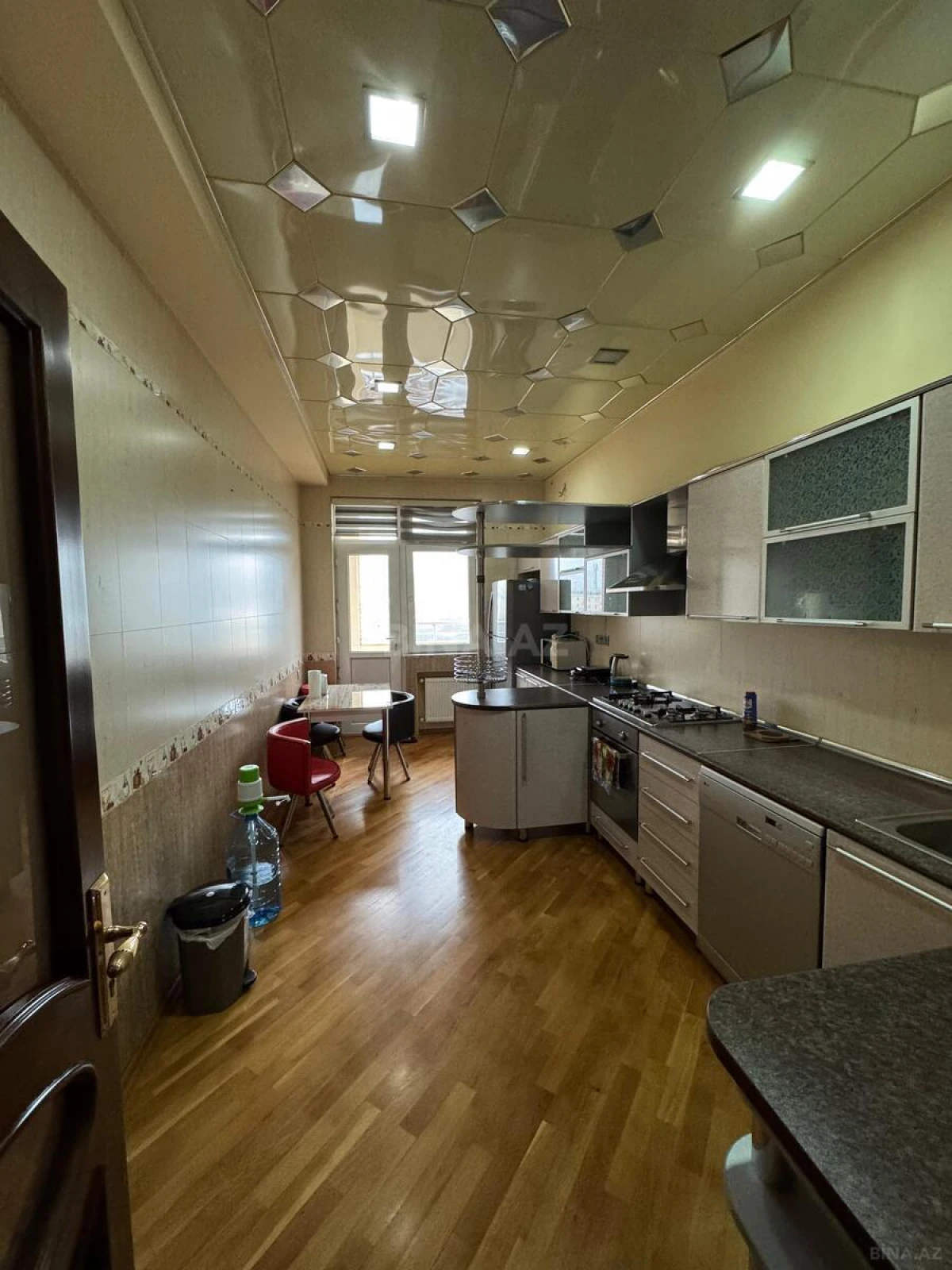 Kirayə verilir 3 otaqlı mənzil 135 m²