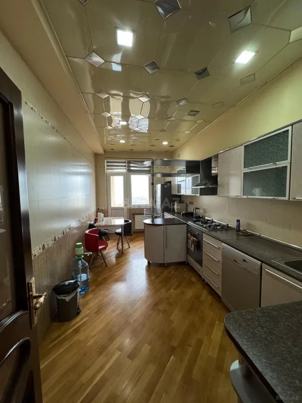 Kirayə verilir 3 otaqlı mənzil 135 m²