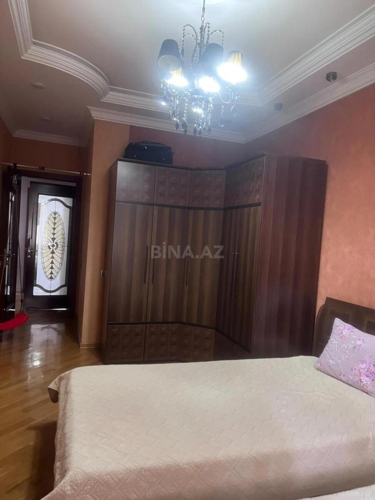 Kirayə verilir 3 otaqlı mənzil 180 m²