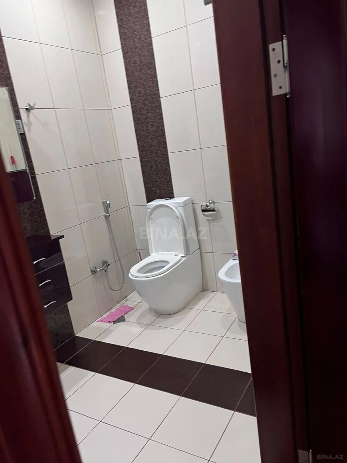 Kirayə verilir 3 otaqlı mənzil 180 m²