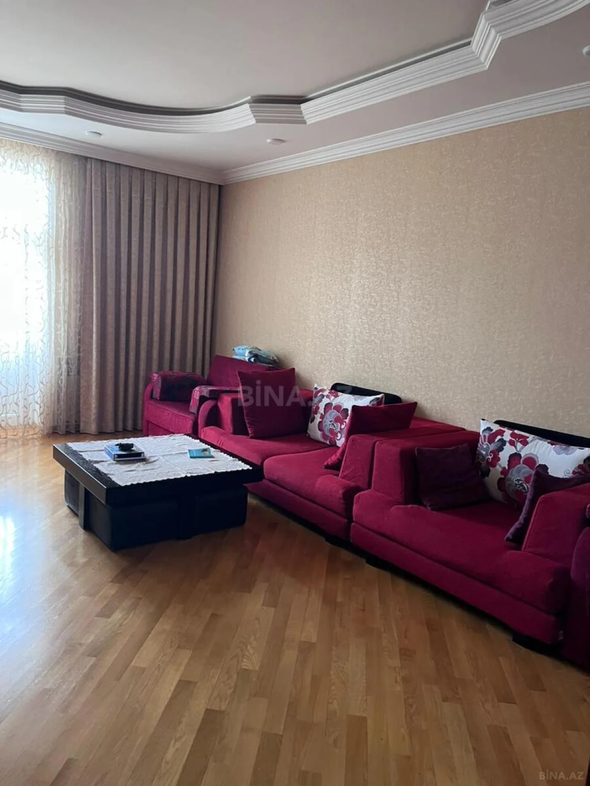 Kirayə verilir 3 otaqlı mənzil 180 m²