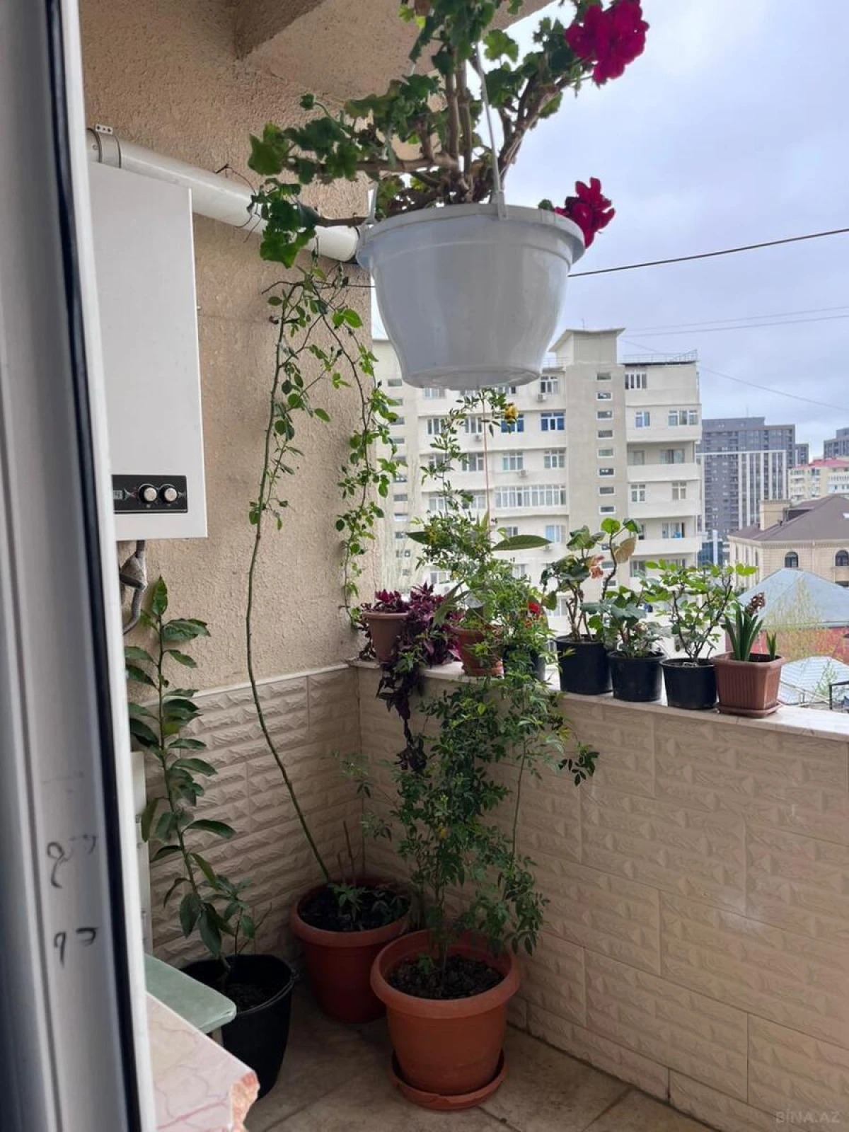 Kirayə verilir 3 otaqlı mənzil 180 m²