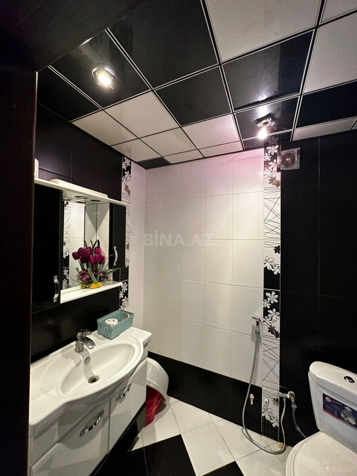 Kirayə verilir 2 otaqlı mənzil 95 m²