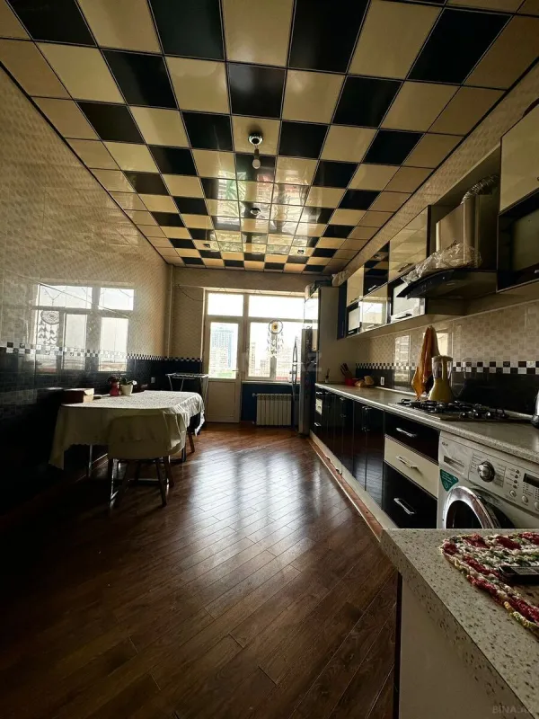 Kirayə verilir 2 otaqlı mənzil 95 m²