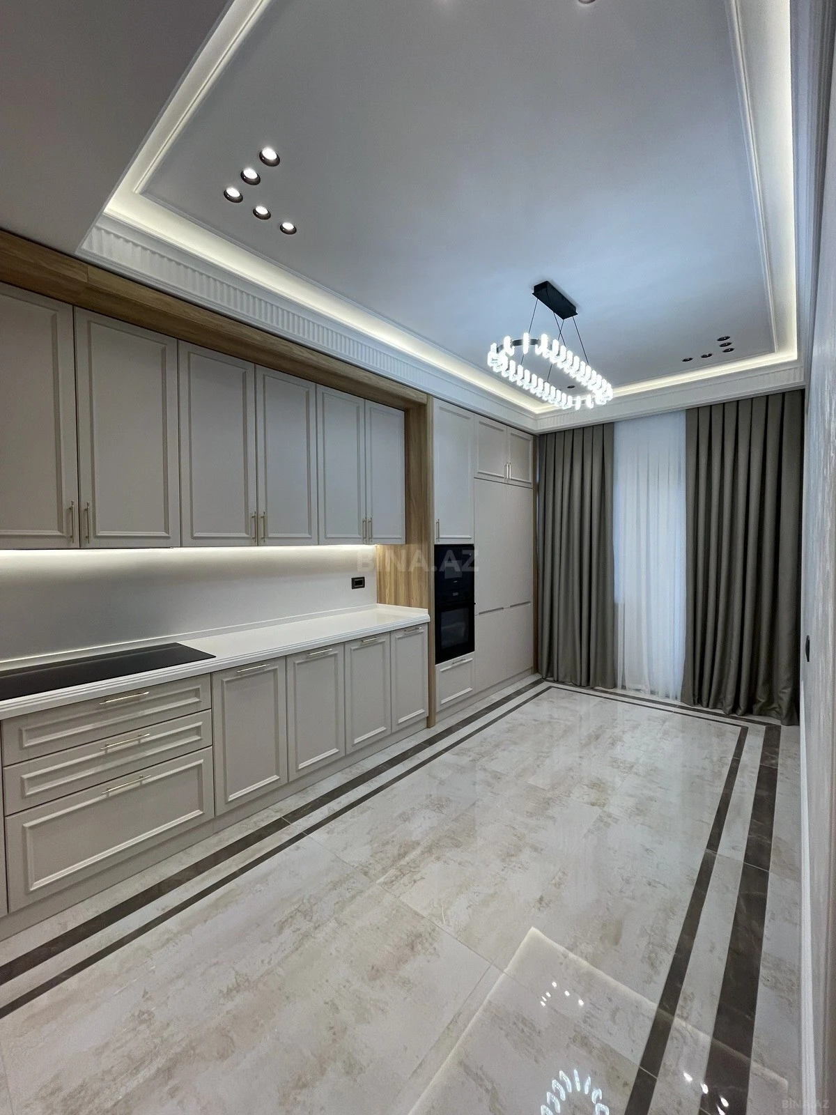 Satılır 4 otaqlı mənzil 185 m²