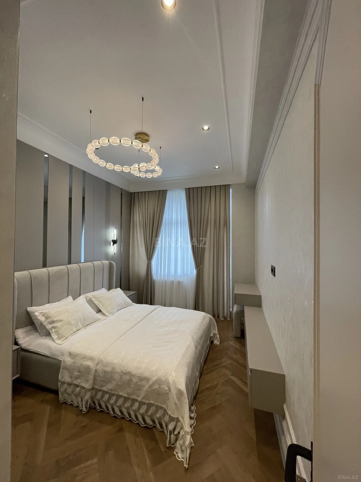 Satılır 4 otaqlı mənzil 185 m²