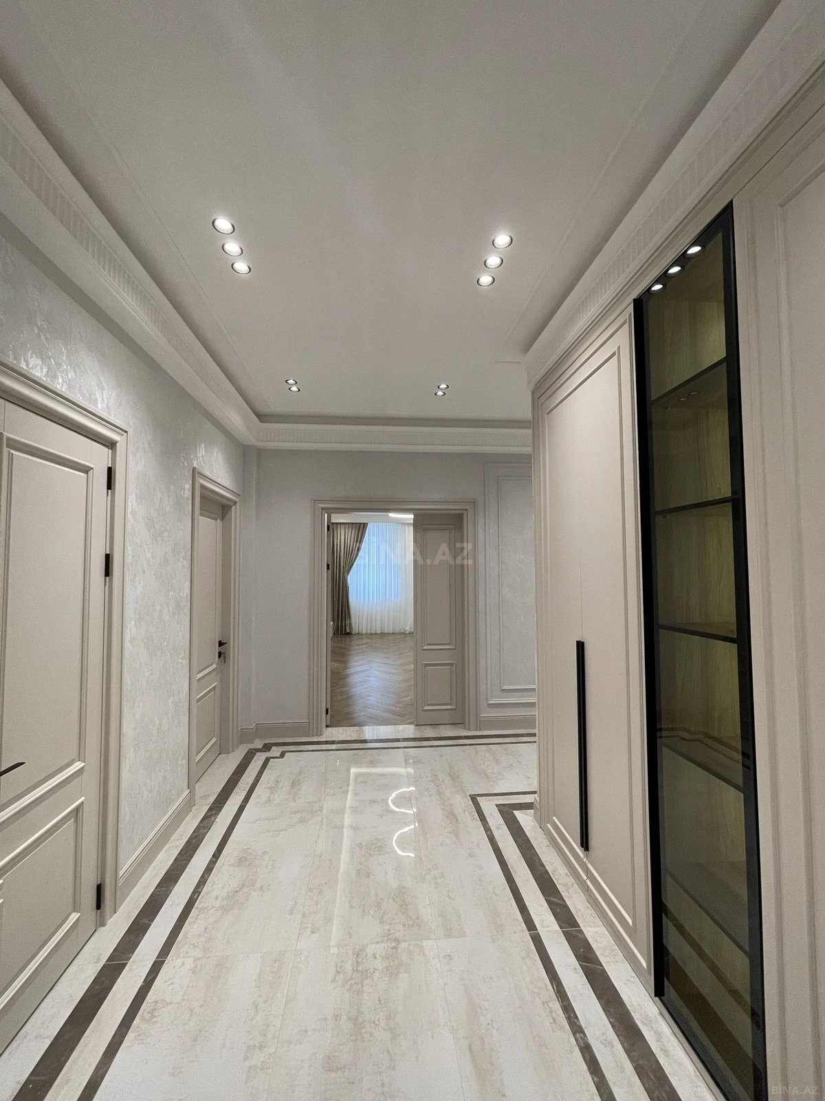 Satılır 4 otaqlı mənzil 185 m²