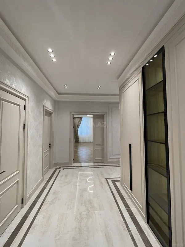 Satılır 4 otaqlı mənzil 185 m²