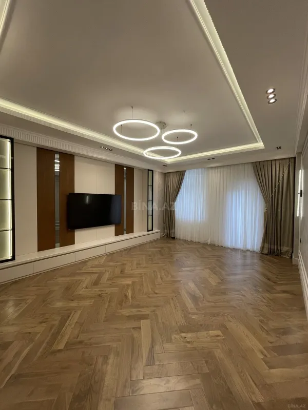 Satılır 4 otaqlı mənzil 185 m²