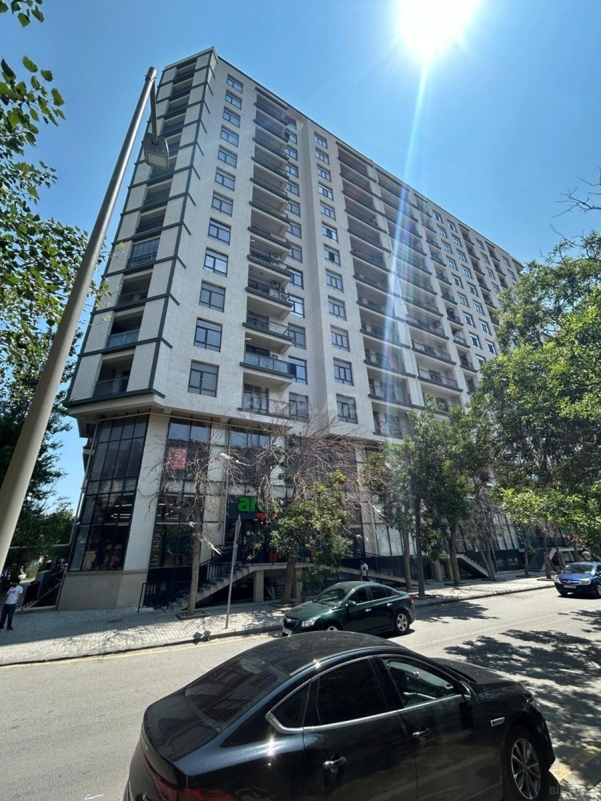 Satılır 4 otaqlı mənzil 197 m²