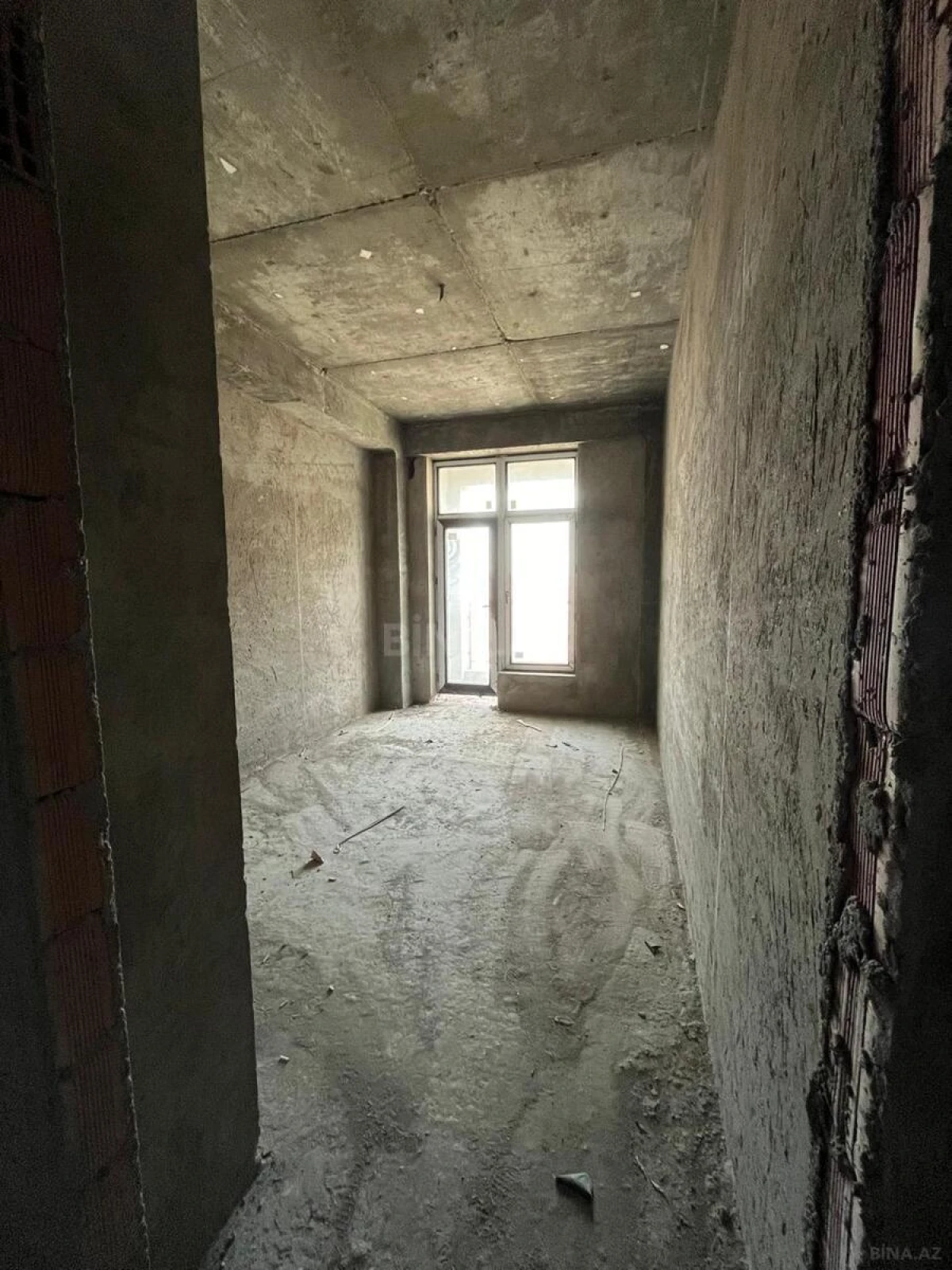 Satılır 4 otaqlı mənzil 197 m²