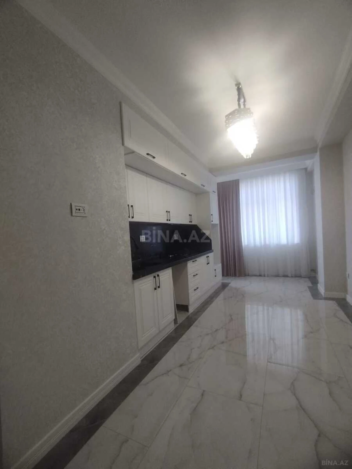 Satılır 4 otaqlı mənzil 164 m²