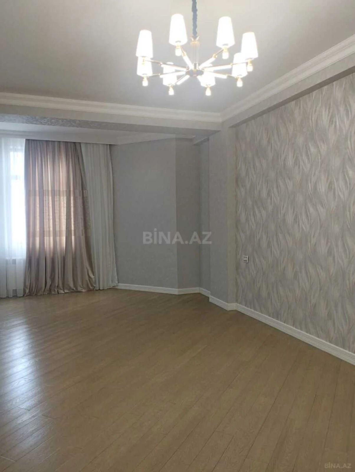 Satılır 4 otaqlı mənzil 164 m²