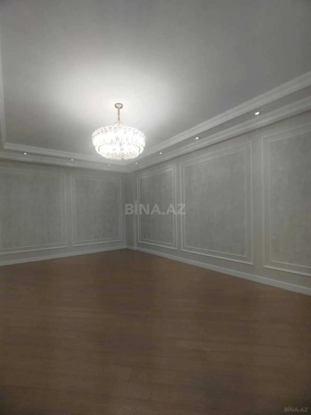 Satılır 4 otaqlı mənzil 164 m²