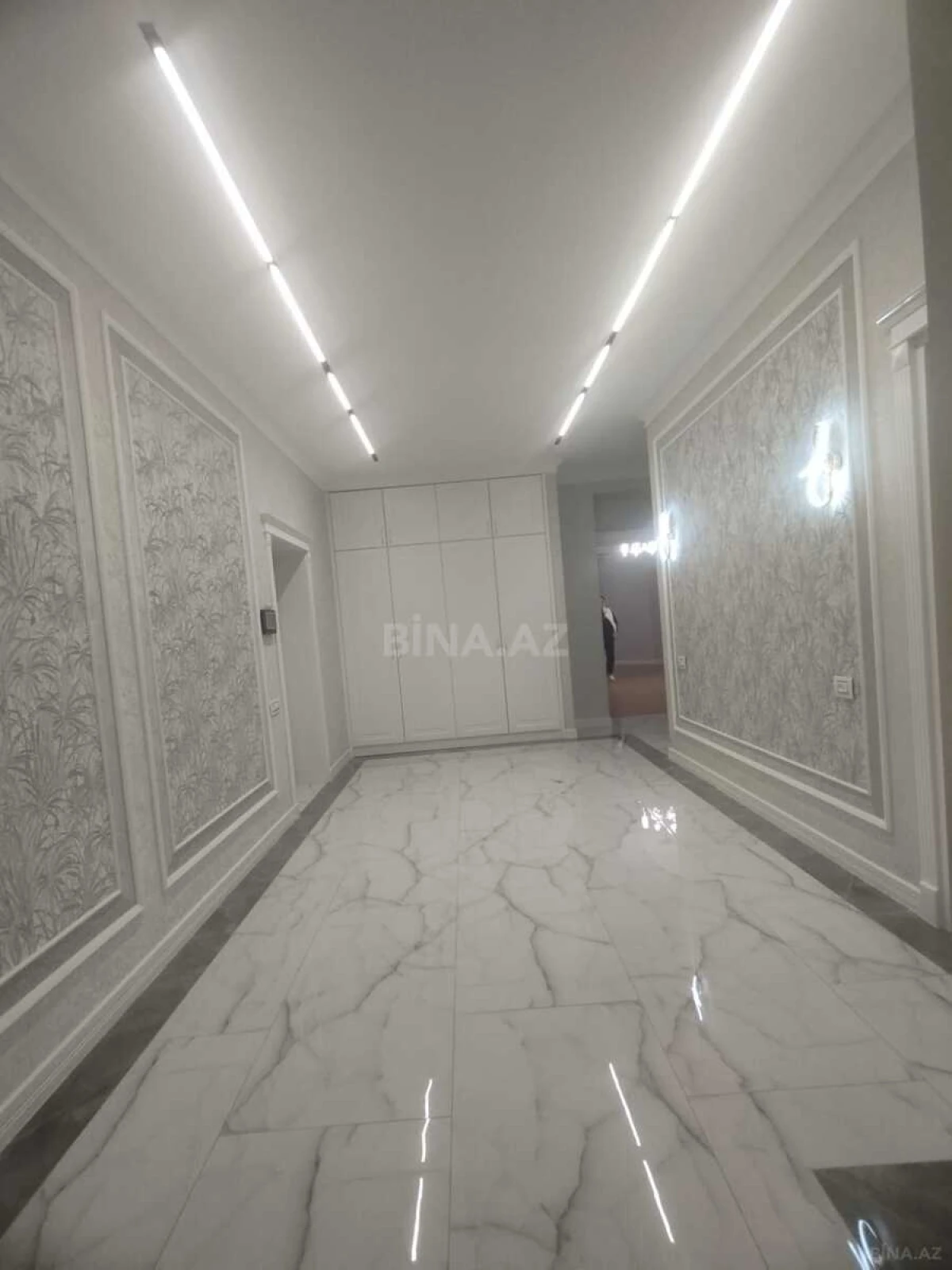 Satılır 4 otaqlı mənzil 164 m²