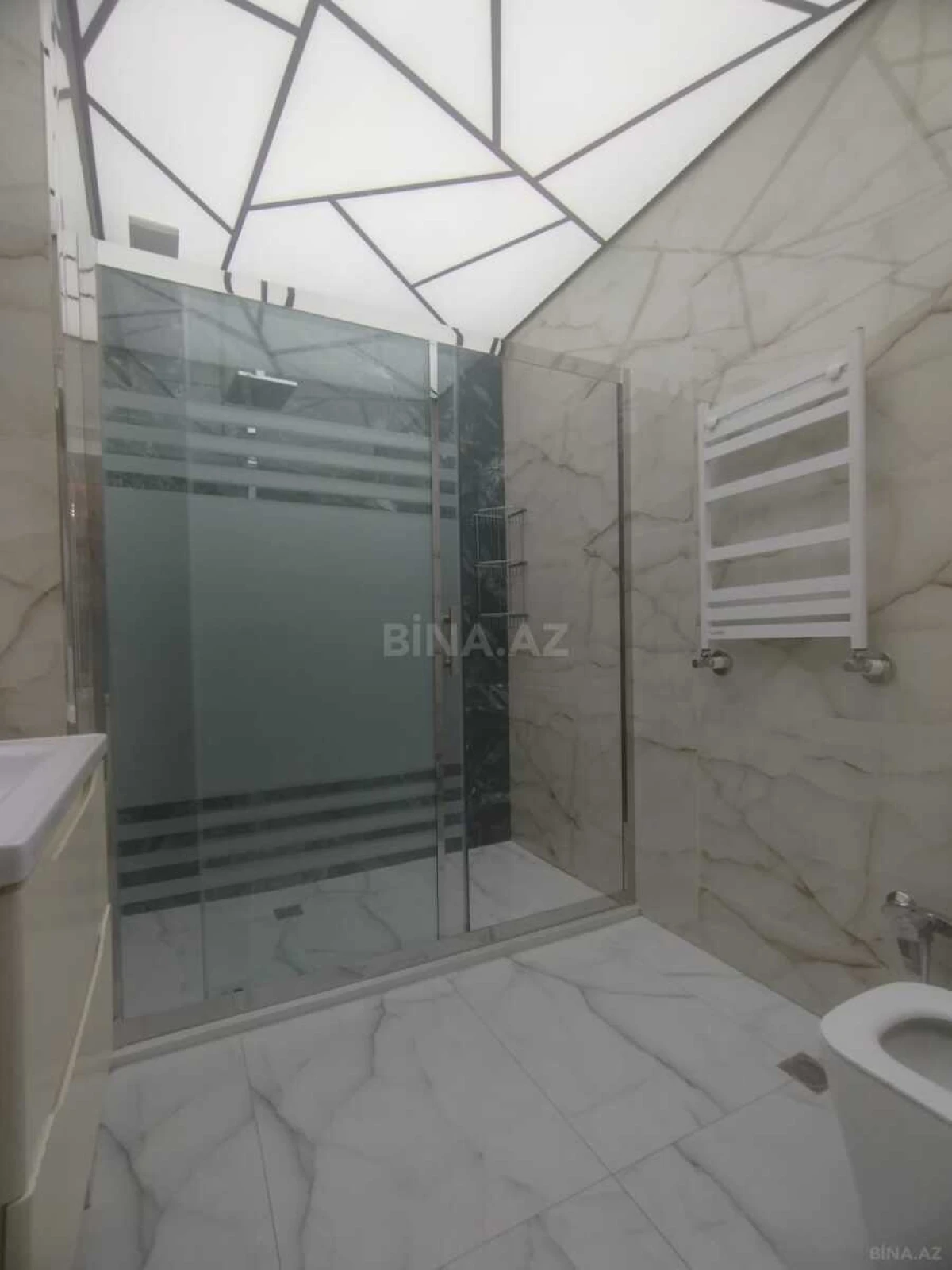 Satılır 4 otaqlı mənzil 164 m²