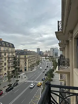 Kirayə verilir 3 otaqlı mənzil 140 m²