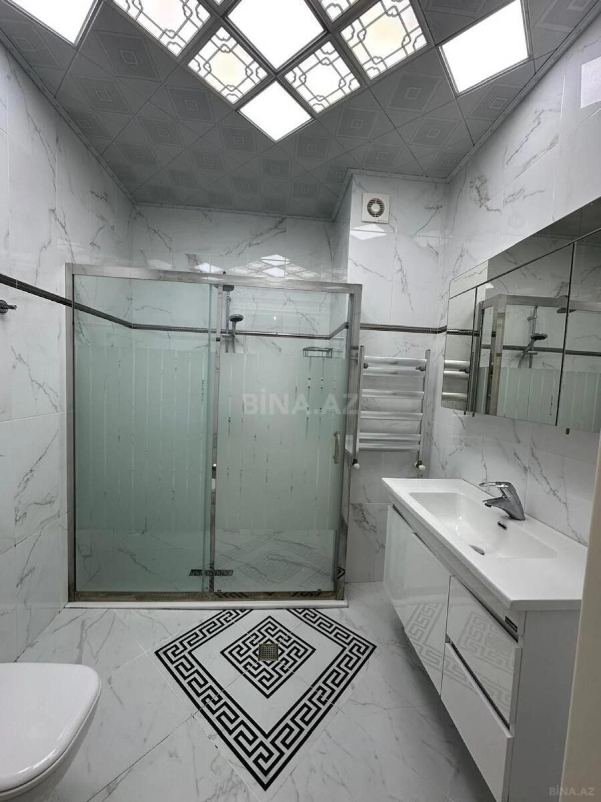 Kirayə verilir 3 otaqlı mənzil 140 m²
