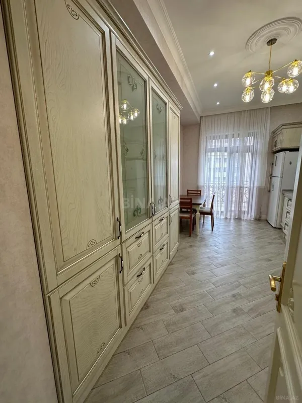 Kirayə verilir 3 otaqlı mənzil 140 m²
