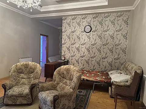 Kirayə verilir 2 otaqlı mənzil 105 m²