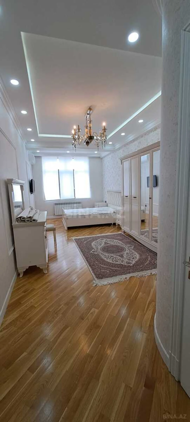 Kirayə verilir 3 otaqlı mənzil 160 m²