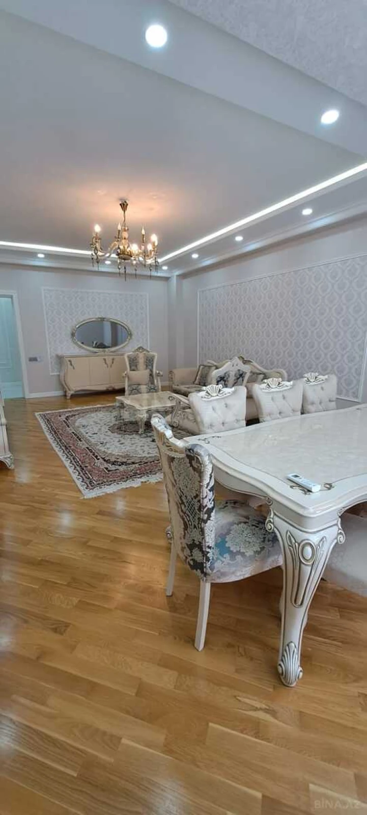 Kirayə verilir 3 otaqlı mənzil 160 m²