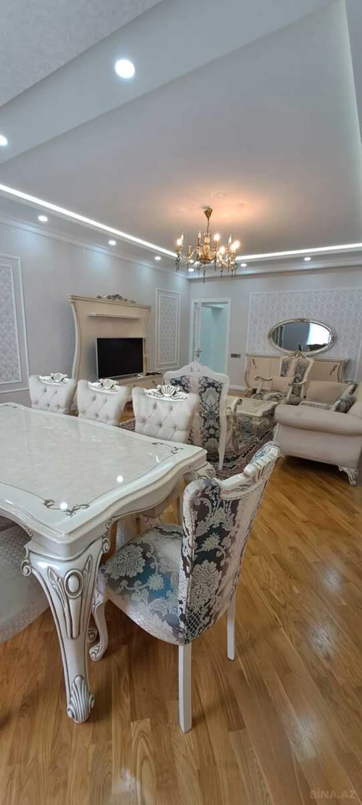 Kirayə verilir 3 otaqlı mənzil 160 m²