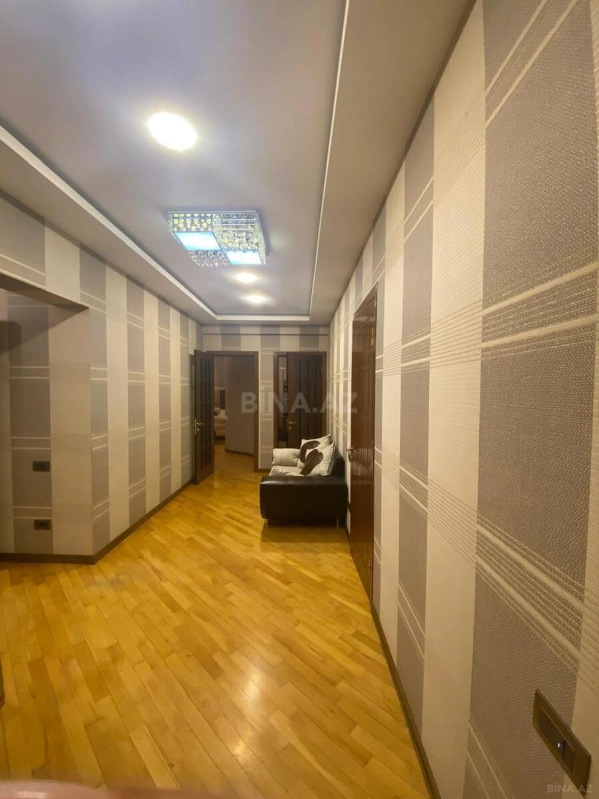 Satılır 3 otaqlı mənzil 101 m²