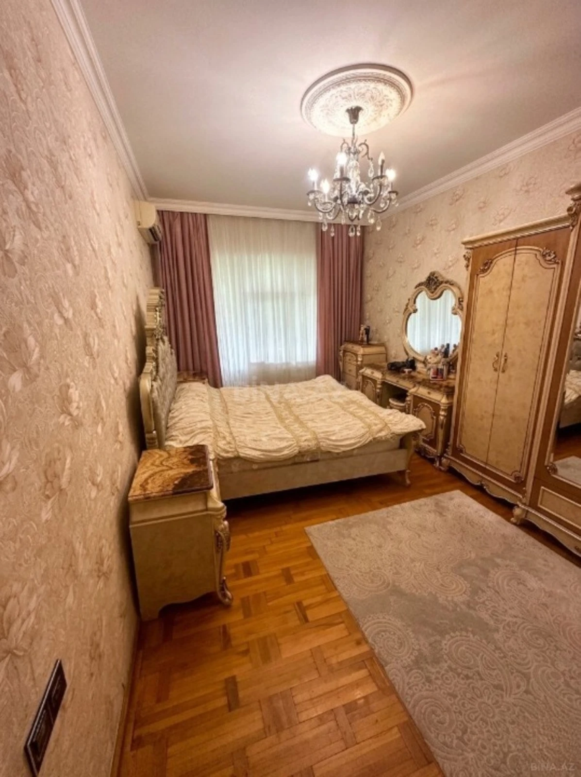 Satılır 5 otaqlı mənzil 120 m²