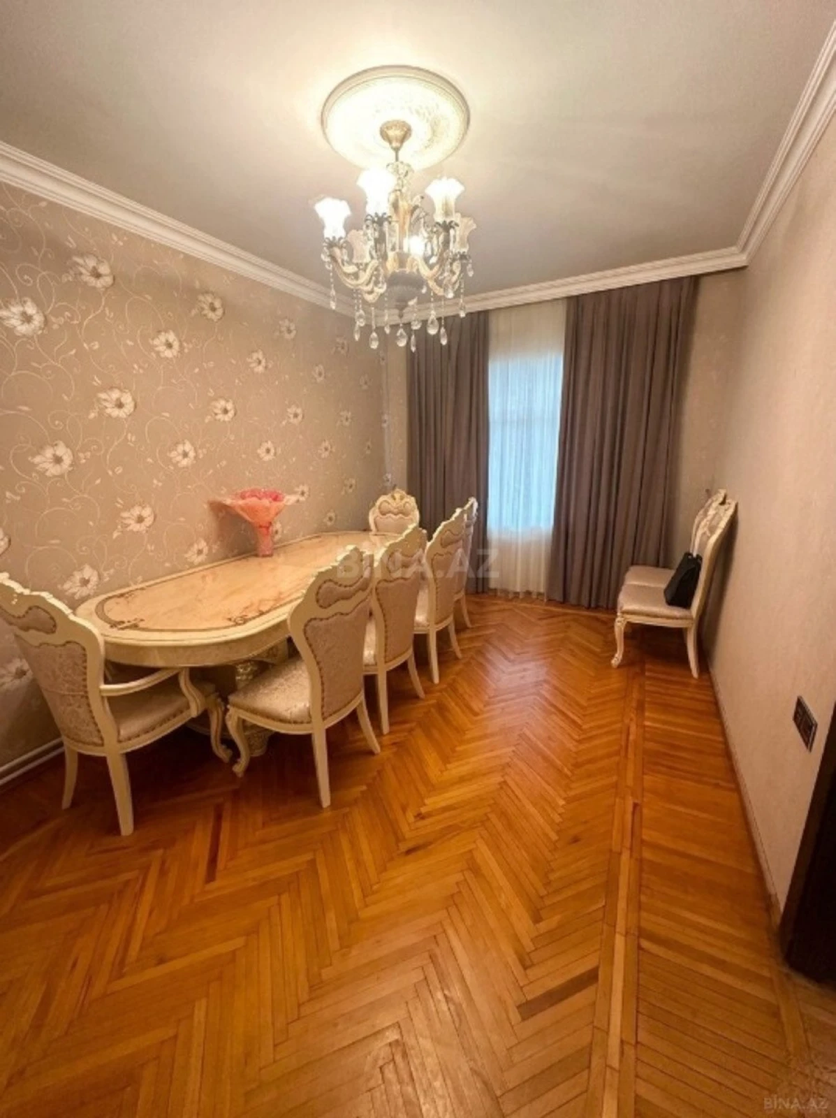 Satılır 5 otaqlı mənzil 120 m²