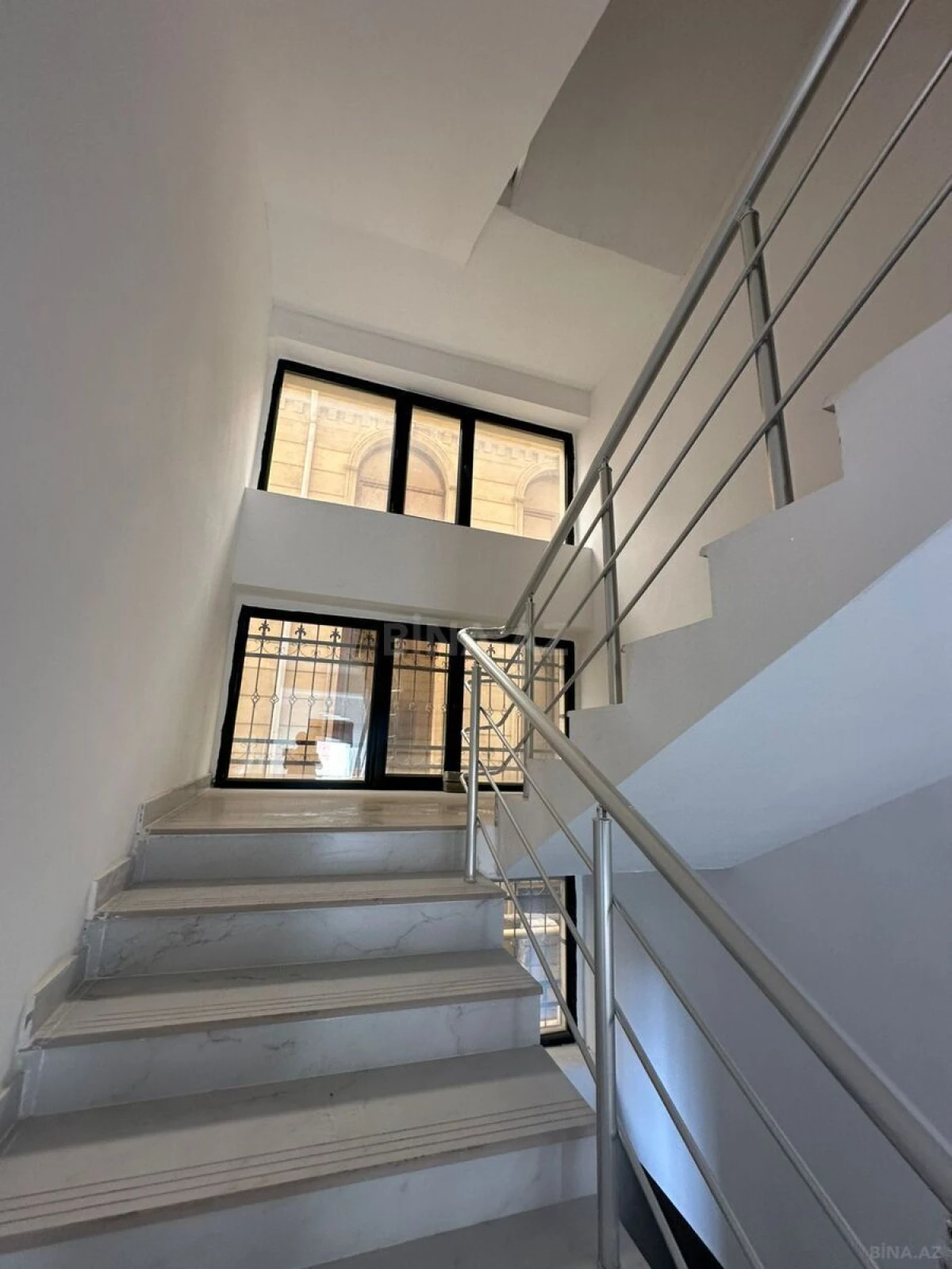 Kirayə verilir 15 otaqlı ofis 1000 m²