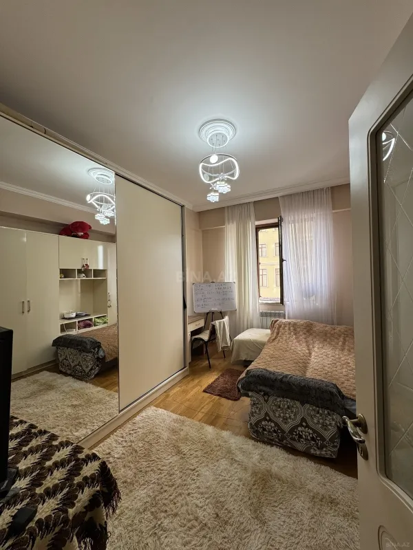 Satılır 2 otaqlı mənzil 75 m²