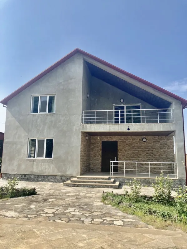 Satılır 6 otaqlı həyət evi 200 m²