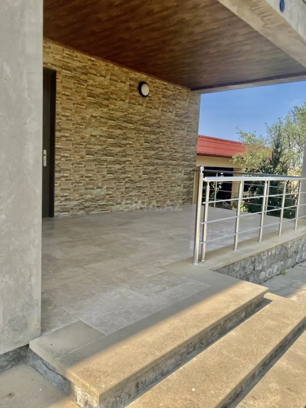 Satılır 6 otaqlı həyət evi 200 m²