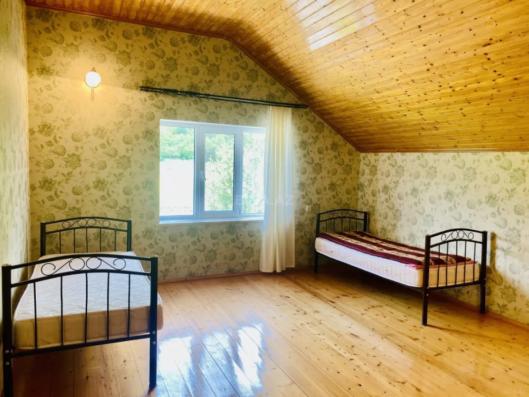 Satılır 6 otaqlı həyət evi 200 m²